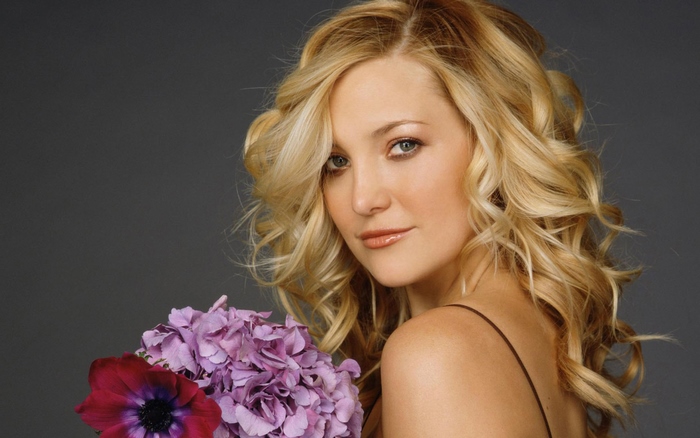 Kate Hudson with Flowers