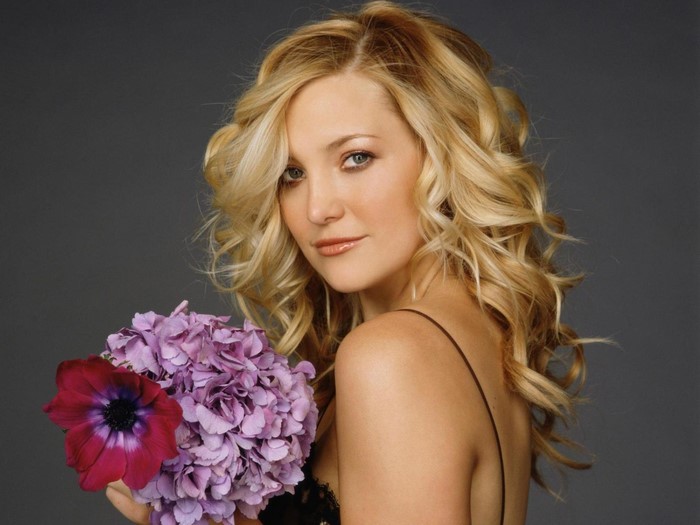 Kate Hudson with flowers