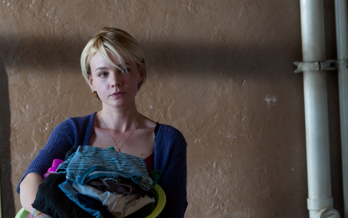 Carey Mulligan holding laundry