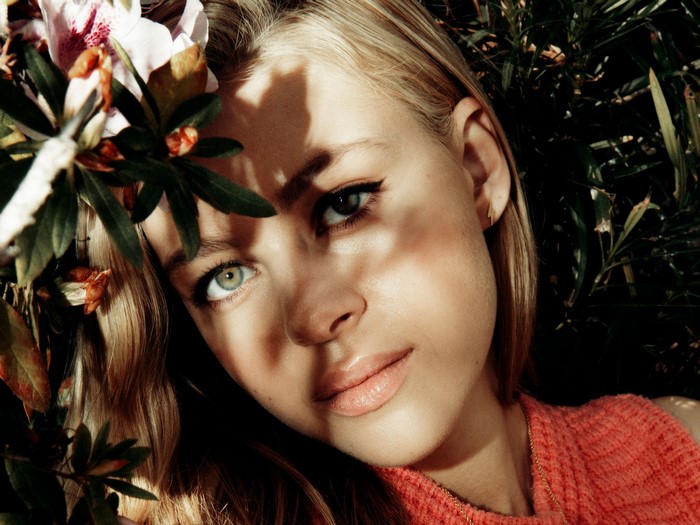 Nicola Peltz with flowers