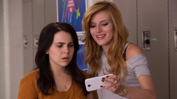 Bella Thorne and Mae Whitman looking at a phone