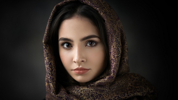 Woman wearing a patterned headscarf