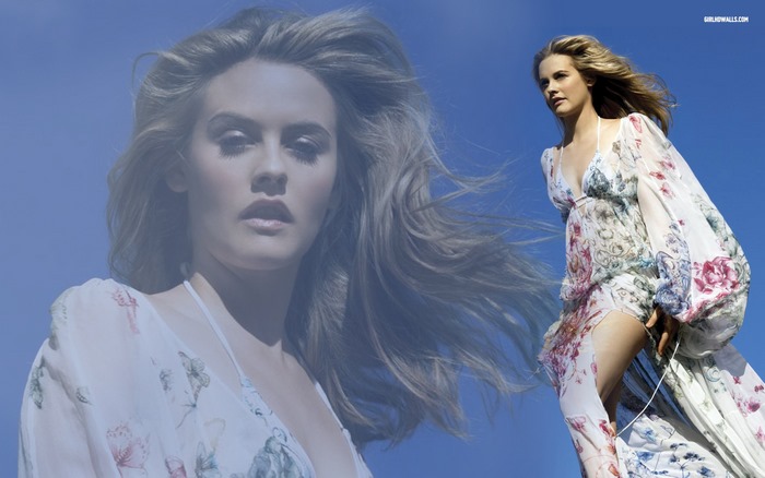 Alicia Silverstone in a floral dress