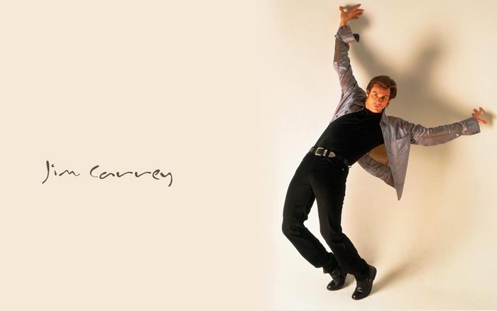 Jim Carrey posing