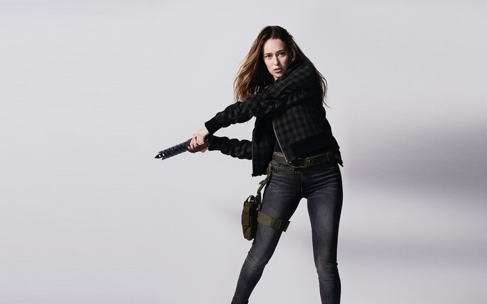 Alycia Debnam-Carey with a weapon