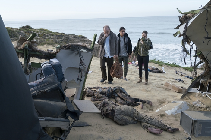 Alycia Debnam-Carey and survivors on a beach with wreckage
