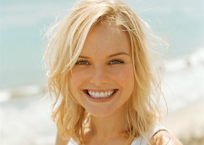 Kate Bosworth smiling at the beach