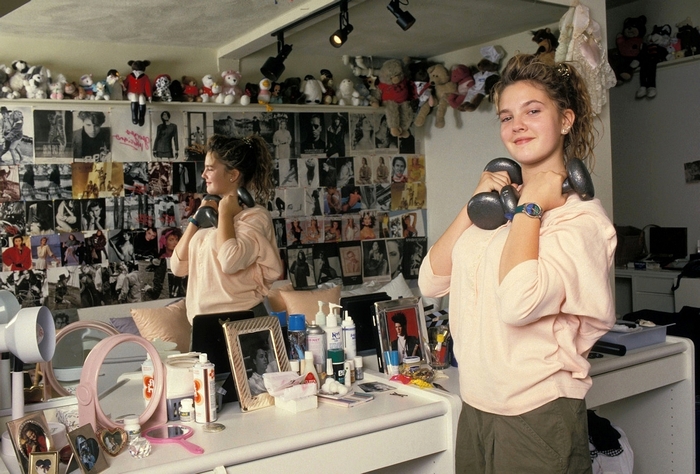 Drew Barrymore exercising with dumbbells in her room