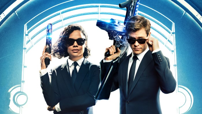 Tessa Thompson and Chris Hemsworth in Men in Black
