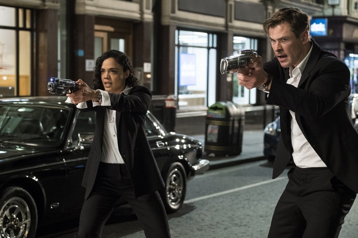 Tessa Thompson and Chris Hemsworth in Men in Black