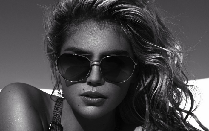 Kate Upton wearing sunglasses