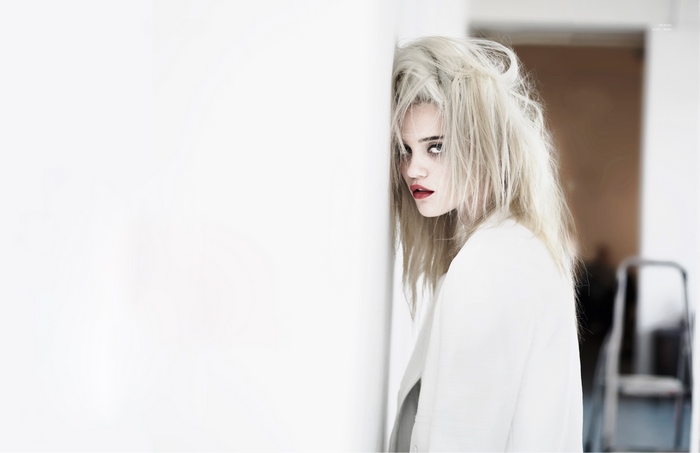 Sky Ferreira leaning against a wall
