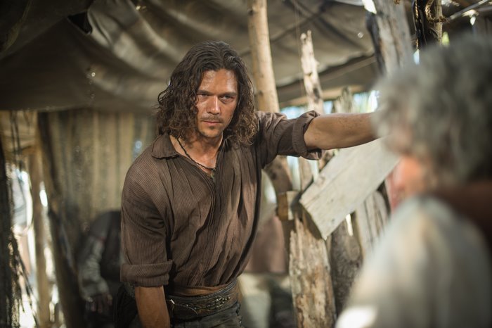 Luke Arnold in Black Sails