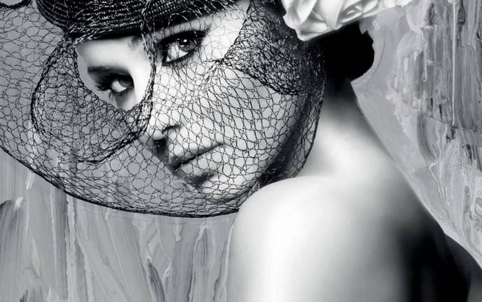 Woman in hat and veil