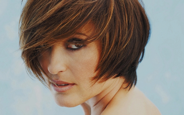 Mariska Hargitay with brown bob haircut