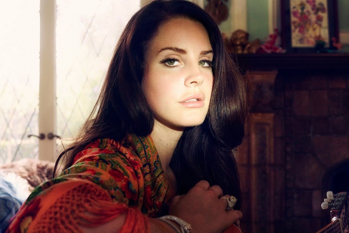 Lana Del Rey with Guitar