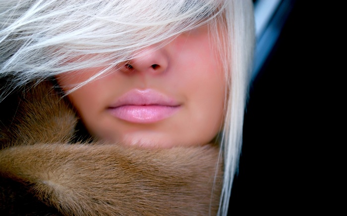 Woman with blonde hair and fur collar