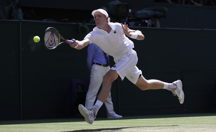 Kevin Anderson playing tennis at Wimbledon