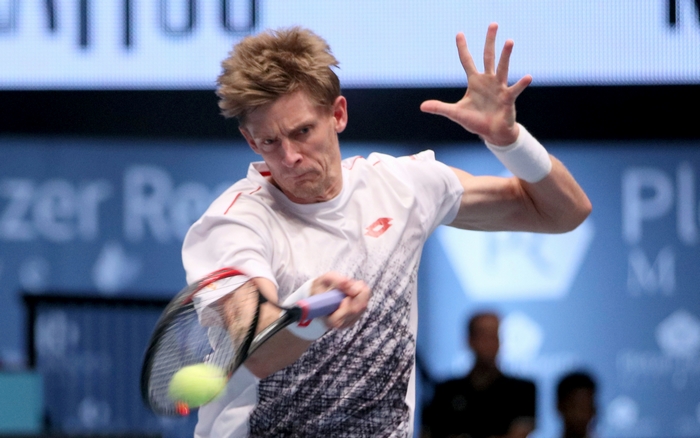 Kevin Anderson playing tennis