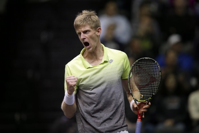 Kevin Anderson playing tennis