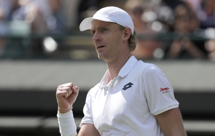 Kevin Anderson playing tennis