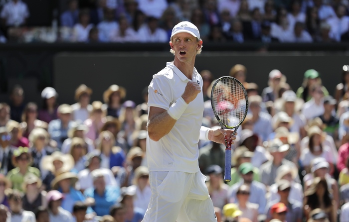 Kevin Anderson playing tennis at Wimbledon