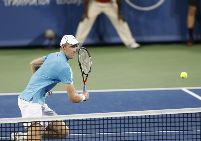 Kevin Anderson playing tennis