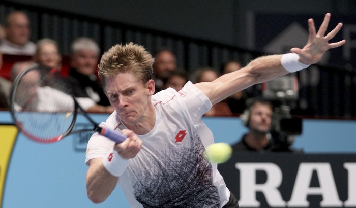 Kevin Anderson playing tennis