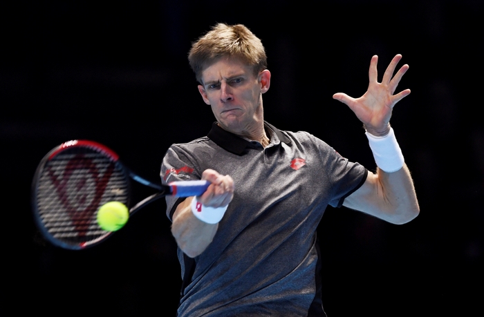 Kevin Anderson playing tennis