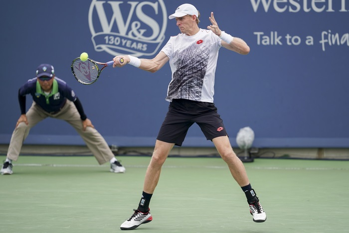 Kevin Anderson playing tennis at Western & Southern Open