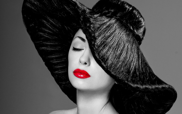 Woman with large black hat and red lipstick