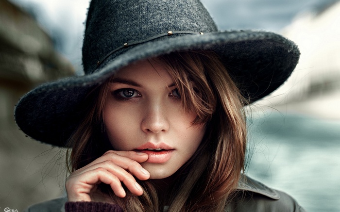 Woman in a wide-brimmed hat