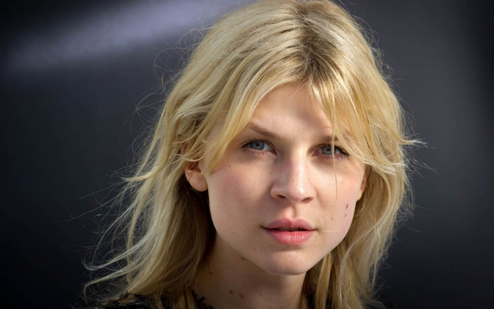 Clémence Poésy portrait