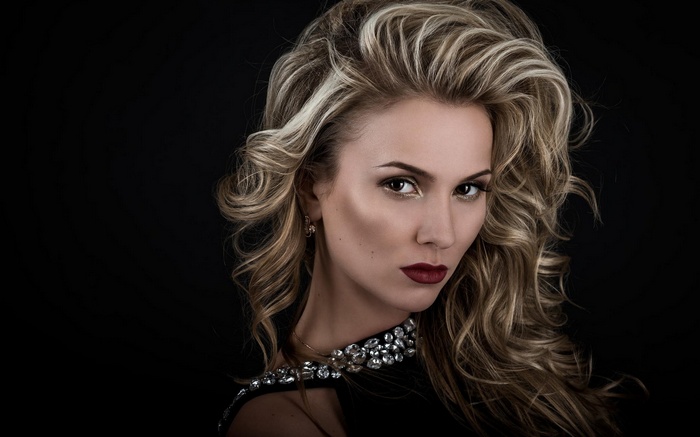 Woman with blonde hair and dark lipstick