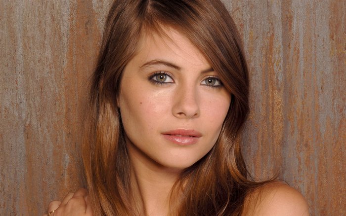 Willa Holland portrait