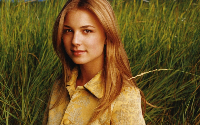 Emily VanCamp in a yellow jacket