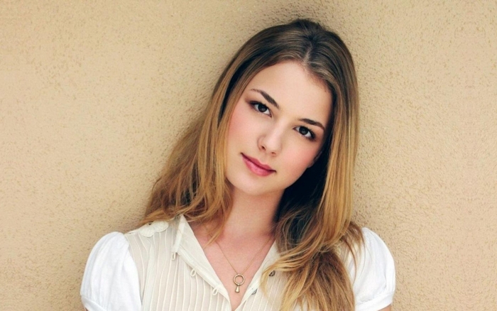 Emily VanCamp portrait