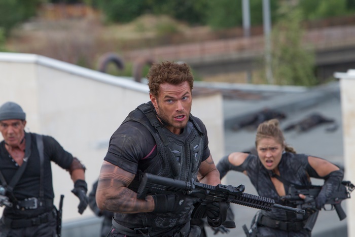 Antonio Banderas and other mercenaries in action