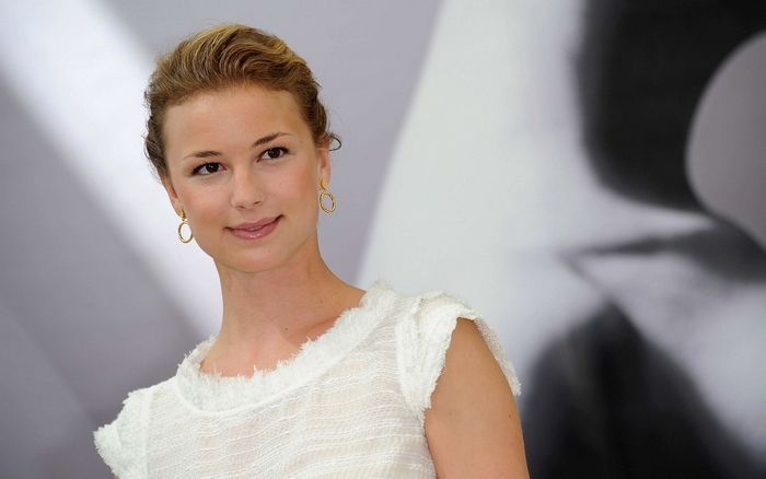 Emily VanCamp