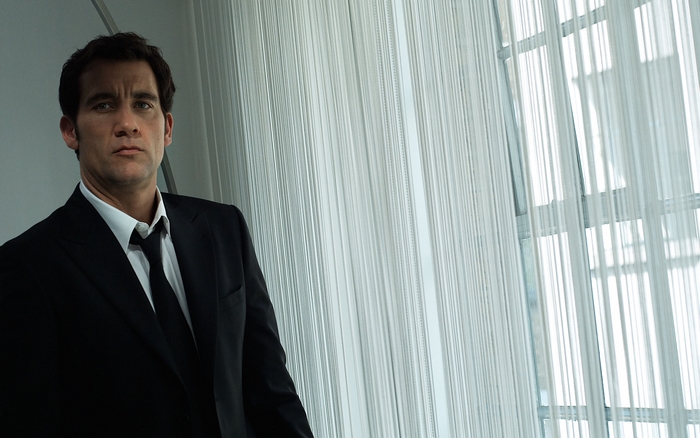 Clive Owen in a suit