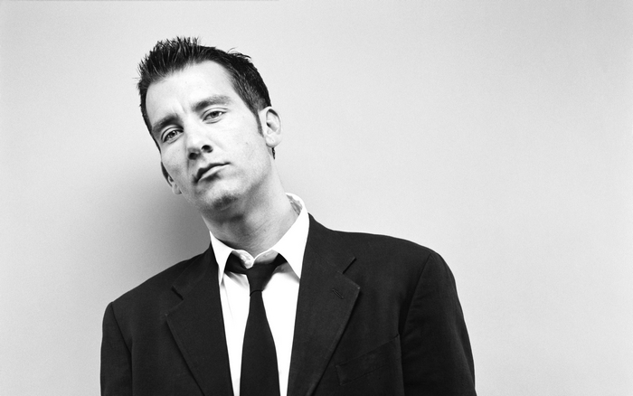 Clive Owen in a suit