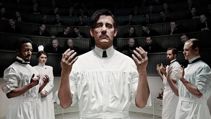 The Knick: Dr. John Thackery and staff in amphitheater