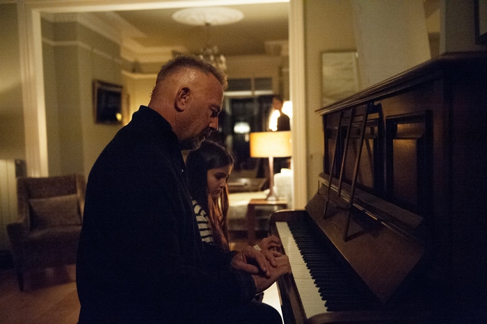 Kevin Costner and a girl playing piano