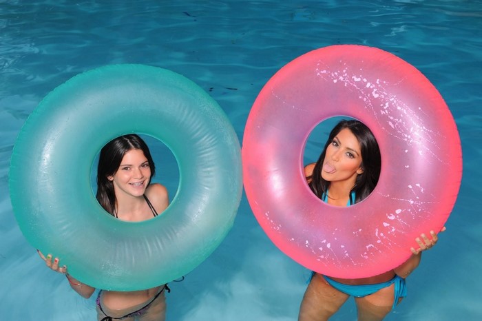 Kim Kardashian and Kendall Jenner in pool with inflatable rings