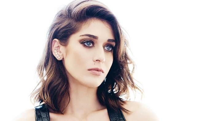 Lizzy Caplan portrait