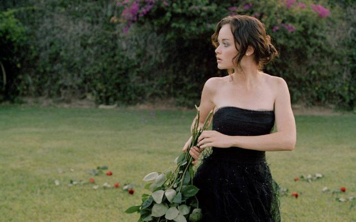 Alexis Bledel holding roses