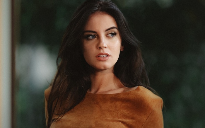 Woman with dark hair and blue eyes