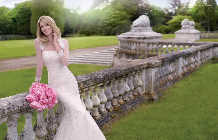 Lindsay Ellingson in a wedding dress with a bouquet
