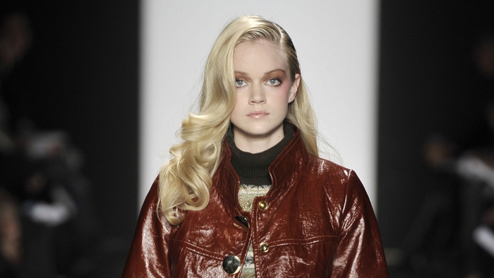 Lindsay Ellingson on Runway
