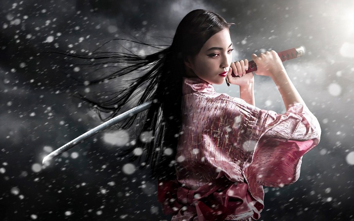 Woman in kimono holding a katana